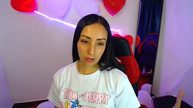 Snapshot of yaralyminjo2 chatting on 02-17-25, 01:32 yaralyminjo2 online show from 02-17-25, 01:32