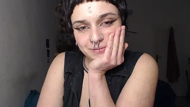 Snapshot of kinkyspirali chatting on 12-13-24, 10:23 kinkyspirali online show from 12-13-24, 10:23