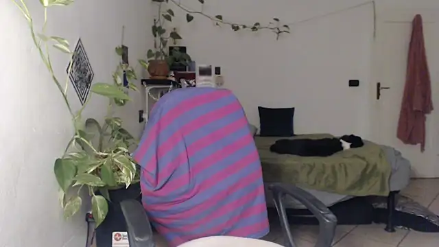 Snapshot of kinkyspirali chatting on 10-15-25, 08:31 kinkyspirali online show from 10-15-25, 08:31