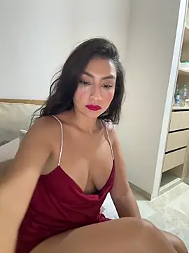 Snapshot of Gia_Ferh chatting on 05-17-26, 04:32 Gia Ferh online show from 05-17-26, 04:32