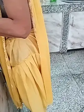 Snapshot of Saroj-Shah chatting on 10-09-25, 05:38 Saroj-Shah online show from 10-09-25, 05:38