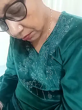 Snapshot of Saroj-Shah chatting on 11-30-25, 06:01 Saroj-Shah online show from 11-30-25, 06:01