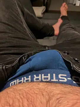 Snapshot of mrniceguy198 chatting on 11-08-25, 08:29 mrniceguy198 online show from 11-08-25, 08:29