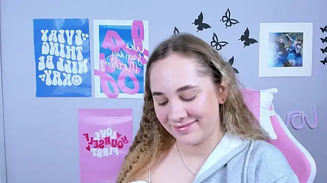 Snapshot of MiaMilas chatting on 01-28-25, 07:00 MiaMilas online show from 01-28-25, 07:00