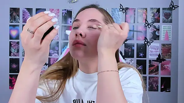 Snapshot of MiaMilas chatting on 02-11-25, 09:42 MiaMilas online show from 02-11-25, 09:42