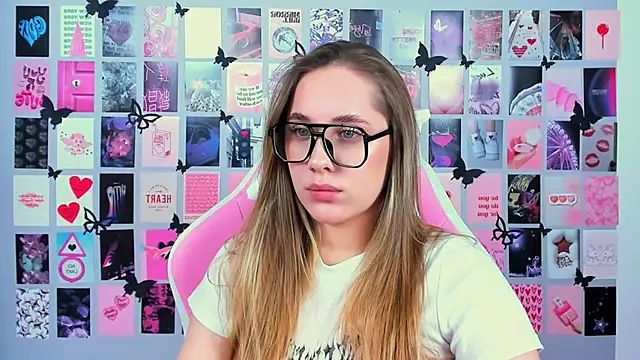 Snapshot of MiaMilas chatting on 03-20-25, 08:09 MiaMilas online show from 03-20-25, 08:09