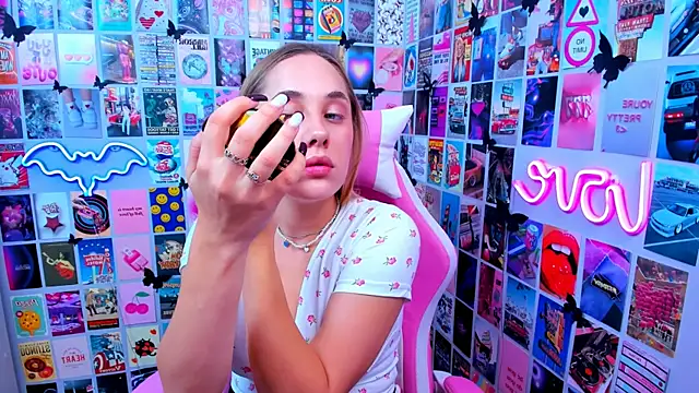 Snapshot of MiaMilas chatting on 09-30-25, 05:29 MiaMilas online show from 09-30-25, 05:29