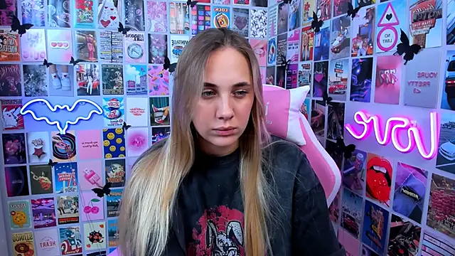 Snapshot of MiaMilas chatting on 10-16-25, 05:14 MiaMilas online show from 10-16-25, 05:14