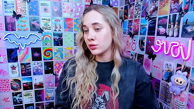 MiaMilas online show from 02-24-26, 03:43