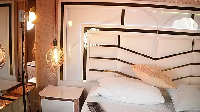 sophie 1 online show from 10-07-25, 03:04