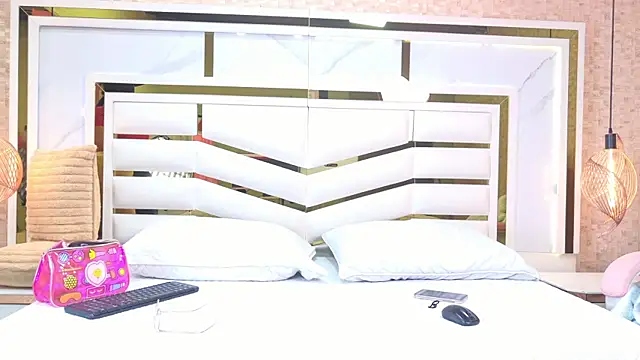 sophie 1 online show from 10-19-25, 03:51