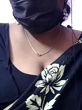 mallu-sumi online show from 12-14-25, 04:45