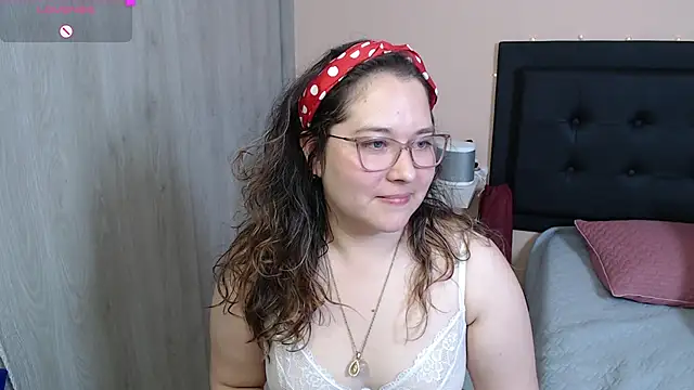 Snapshot of May_Carlier chatting on 12-02-24, 06:41 May Carlier online show from 12-02-24, 06:41