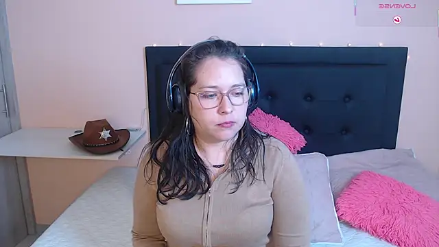 Snapshot of May_Carlier chatting on 10-04-25, 01:36 May Carlier online show from 10-04-25, 01:36