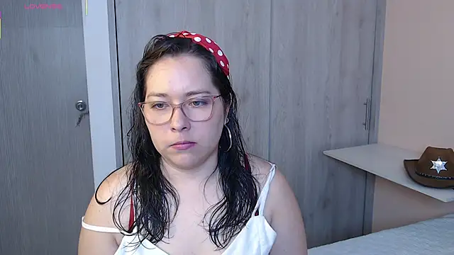 Snapshot of May_Carlier chatting on 10-11-25, 08:29 May Carlier online show from 10-11-25, 08:29