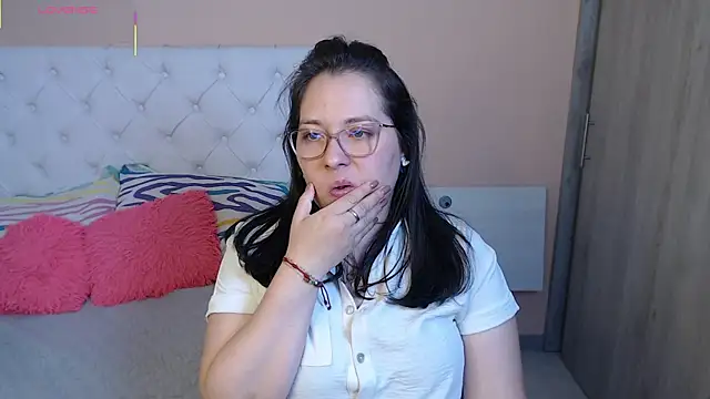 Snapshot of May_Carlier chatting on 11-30-25, 06:28 May Carlier online show from 11-30-25, 06:28