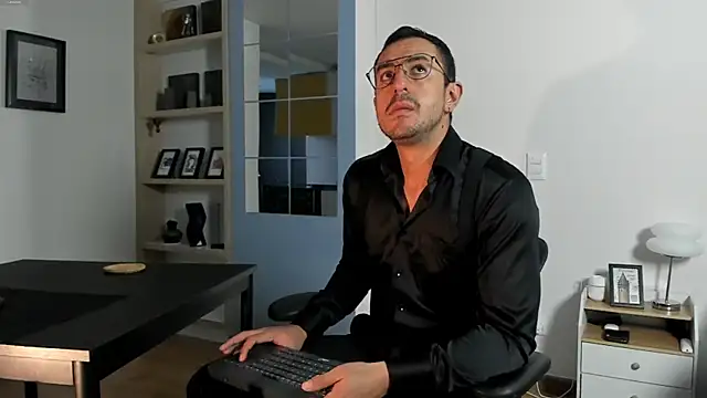 pablo-rincon95 online show from 05-22-26, 12:11