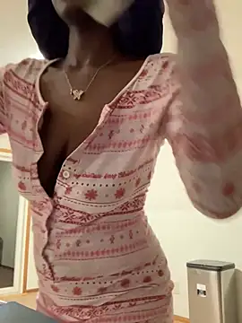 Snapshot of spicysugar74 chatting on 12-15-24, 11:31 spicysugar74 online show from 12-15-24, 11:31