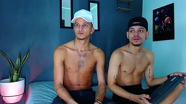 Snapshot of Friendsofeverything_ chatting on 12-02-24, 12:29 Friendsofeverything online show from 12-02-24, 12:29