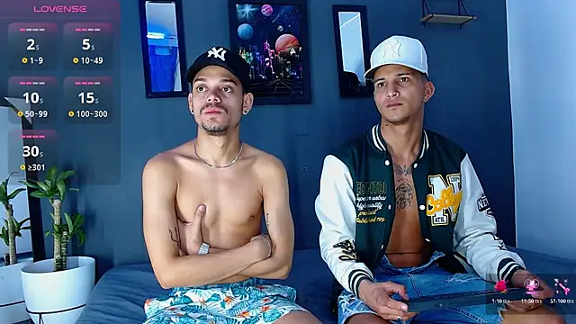 Snapshot of Friendsofeverything_ chatting on 12-21-24, 12:49 Friendsofeverything online show from 12-21-24, 12:49