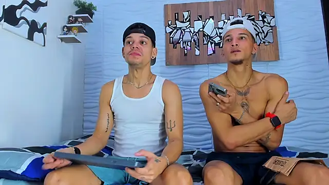 Snapshot of Friendsofeverything_ chatting on 09-23-25, 01:14 Friendsofeverything online show from 09-23-25, 01:14