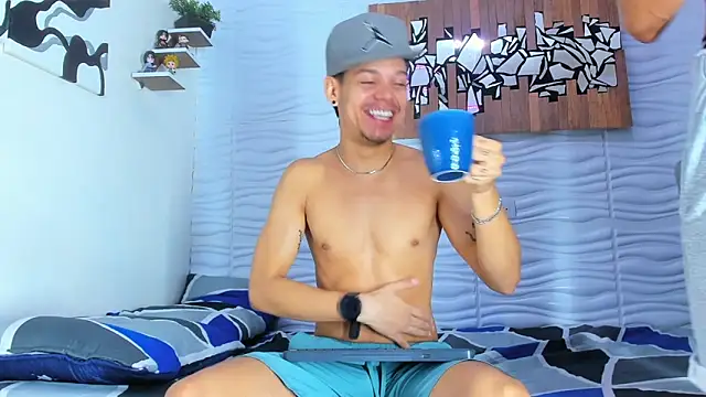 Snapshot of Friendsofeverything_ chatting on 09-24-25, 01:36 Friendsofeverything online show from 09-24-25, 01:36