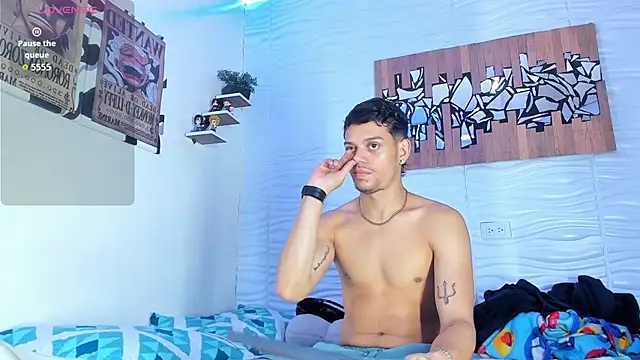 Snapshot of Friendsofeverything_ chatting on 10-08-25, 11:13 Friendsofeverything online show from 10-08-25, 11:13