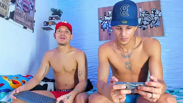 Snapshot of Friendsofeverything_ chatting on 10-10-25, 01:04 Friendsofeverything online show from 10-10-25, 01:04