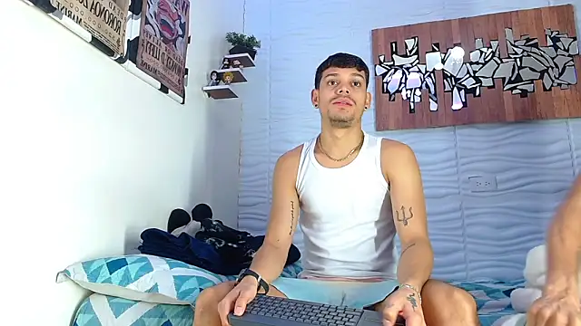 Snapshot of Friendsofeverything_ chatting on 10-11-25, 02:59 Friendsofeverything online show from 10-11-25, 02:59