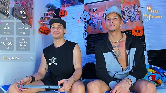 Snapshot of Friendsofeverything_ chatting on 10-22-25, 12:44 Friendsofeverything online show from 10-22-25, 12:44