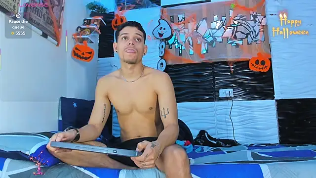 Snapshot of Friendsofeverything_ chatting on 10-22-25, 12:49 Friendsofeverything online show from 10-22-25, 12:49