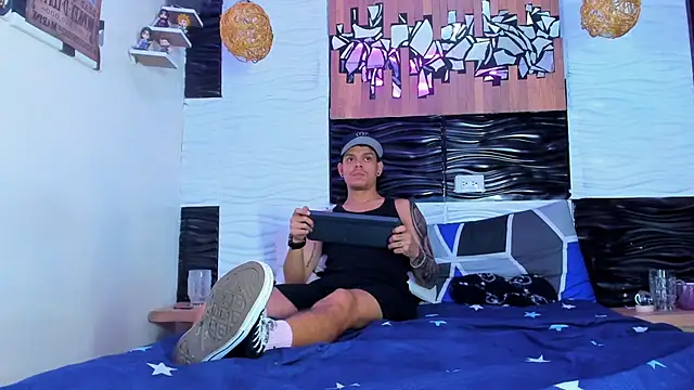 Snapshot of Friendsofeverything_ chatting on 11-01-25, 03:08 Friendsofeverything online show from 11-01-25, 03:08