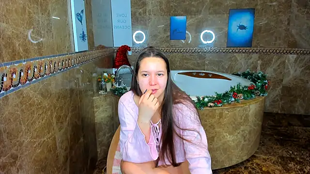 Snapshot of Mira_Karter chatting on 12-20-24, 01:36 Mira Karter online show from 12-20-24, 01:36