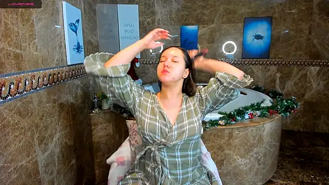 Snapshot of Mira_Karter chatting on 01-12-25, 01:42 Mira Karter online show from 01-12-25, 01:42