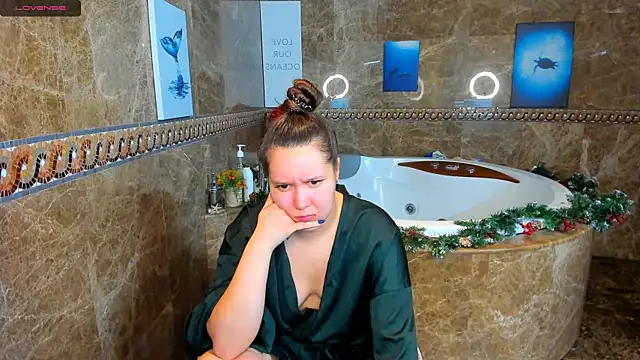 Snapshot of Mira_Karter chatting on 01-12-25, 04:52 Mira Karter online show from 01-12-25, 04:52