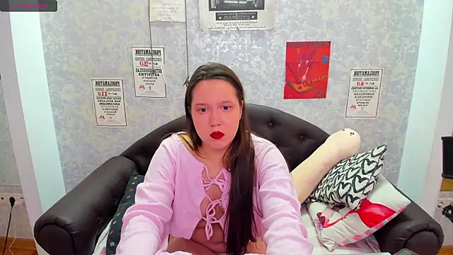 Snapshot of Mira_Karter chatting on 02-05-25, 06:13 Mira Karter online show from 02-05-25, 06:13