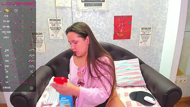 Snapshot of Mira_Karter chatting on 03-01-25, 08:34 Mira Karter online show from 03-01-25, 08:34