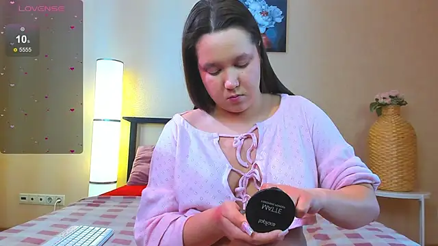 Snapshot of Mira_Karter chatting on 03-12-25, 05:57 Mira Karter online show from 03-12-25, 05:57