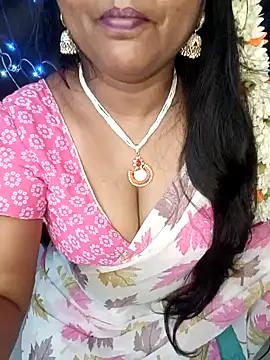 Snapshot of honey-sexy chatting on 12-25-24, 01:41 honey-sexy online show from 12-25-24, 01:41