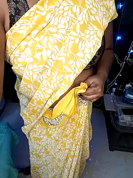 Snapshot of honey-sexy chatting on 01-19-25, 12:28 honey-sexy online show from 01-19-25, 12:28