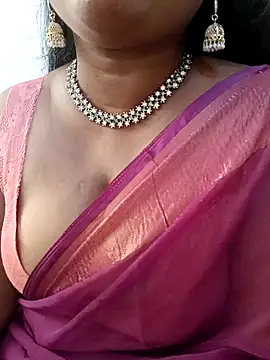 Snapshot of honey-sexy chatting on 01-20-25, 10:07 honey-sexy online show from 01-20-25, 10:07