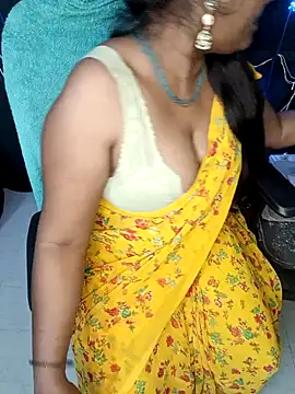 Snapshot of honey-sexy chatting on 01-28-25, 12:00 honey-sexy online show from 01-28-25, 12:00