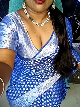 Snapshot of honey-sexy chatting on 02-02-25, 07:09 honey-sexy online show from 02-02-25, 07:09