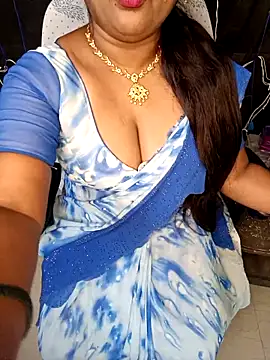 Snapshot of honey-sexy chatting on 02-08-25, 06:22 honey-sexy online show from 02-08-25, 06:22