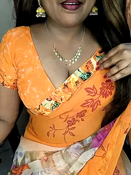 Snapshot of honey-sexy chatting on 10-13-25, 07:08 honey-sexy online show from 10-13-25, 07:08