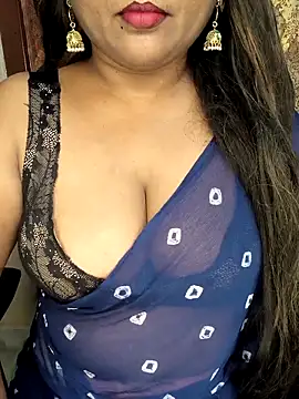 Snapshot of honey-sexy chatting on 10-22-25, 04:07 honey-sexy online show from 10-22-25, 04:07