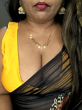 Snapshot of honey-sexy chatting on 11-17-25, 04:24 honey-sexy online show from 11-17-25, 04:24