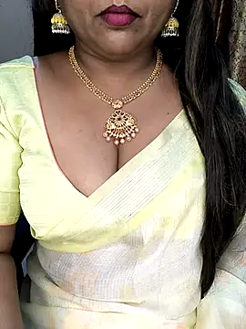 Snapshot of honey-sexy chatting on 11-28-25, 05:37 honey-sexy online show from 11-28-25, 05:37