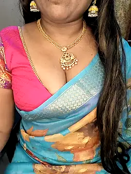 Snapshot of honey-sexy chatting on 12-14-25, 05:40 honey-sexy online show from 12-14-25, 05:40