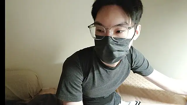 Snapshot of Yang_1069 chatting on 10-24-25, 01:29 Yang 1069 online show from 10-24-25, 01:29